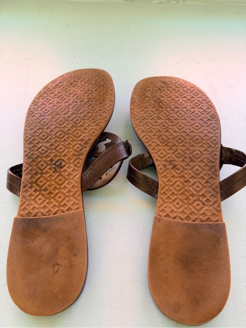 Tory Burch Brown Leather Sandal with bronze/brown(metallic) Logo Medallion - Picture 6 of 6